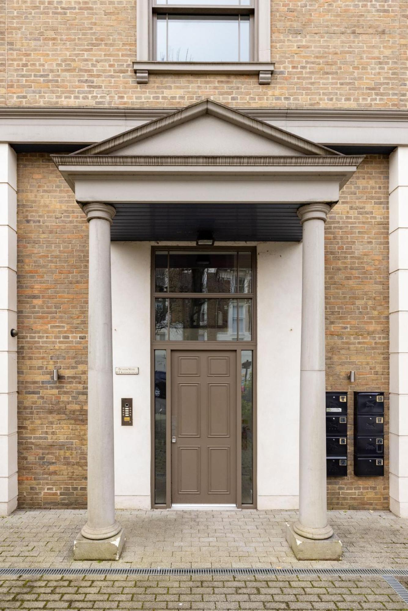 Modern, Spacious With Patio Appartamento Londra