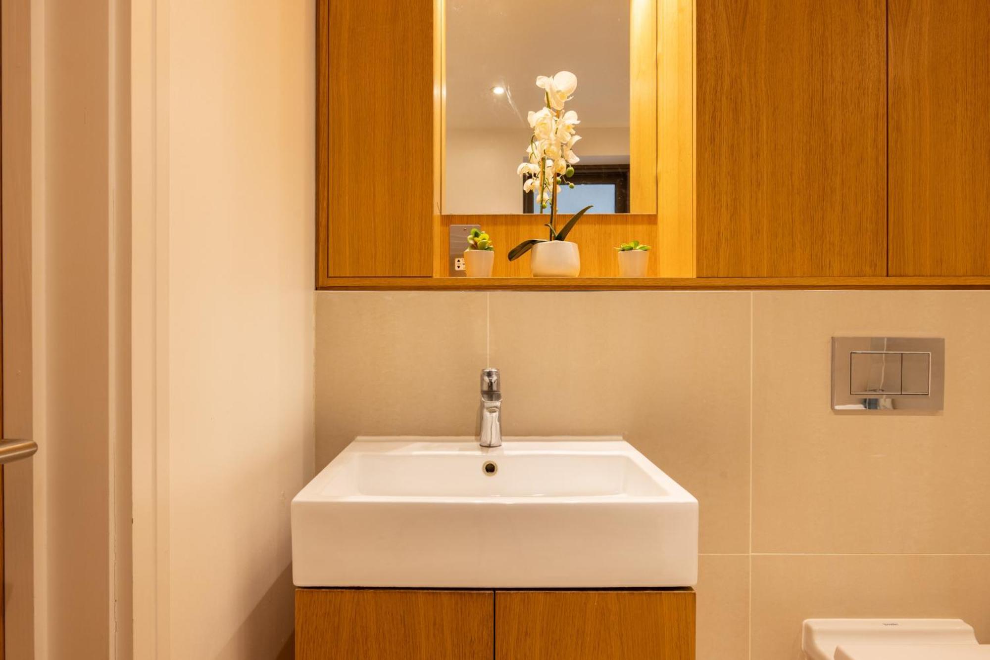 Modern, Spacious With Patio Appartamento Londra